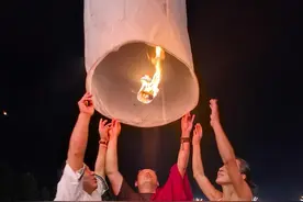 原来童话里的场景真的存在！泰国清迈天灯节，太浪漫了！ #泰国旅游 #清迈天灯节视频封面