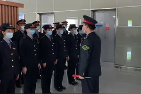 #五一劳动节 #铁路 跟我一起体验乘务员的一天吧~#五一快乐视频封面