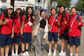 【#2024巴黎奥运会进行时 # 】终于等来了祖国的亲人，可把我激动坏了！巴黎留学生带您探秘中国国家队运动员入驻奥运村流程。#留学生眼中的巴黎奥运会 #奥运会中国队加油视频封面