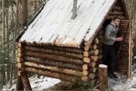 大暴雪来袭，小伙利用最古老的榫卯绝技，建造木屋住进去冬暖夏凉
