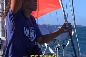 男子环球航行到南非好望角偶遇中国海军护航编队，并收到来自舰长的祝福，满满的自豪感（来源Peter船长环球旅行）#中国海军 #此生无悔入华夏 #为强大的祖国点赞#厉害了我的国#军舰#为祖国点赞视频封面