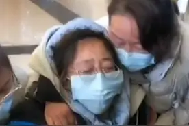 湖北全城送别外卖小哥王静 妻子追悼会上哭成泪人#湖北 #外卖小哥 #好人一生平安#妻子 #英雄 #见义勇为 视频封面