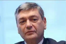 #油价 近三年来最大跌幅，加满一箱油或将少花21元！#俄罗斯 外交部副部长安德烈·鲁登科：中国要多少石油俄就给多少！#布伦特原油  #调价视频封面