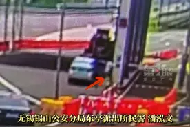 嫌犯携65万现金打车，#的哥协助警方勇擒嫌犯  ，“我的大脑一直在想，一定要把这个人控制住！”视频封面