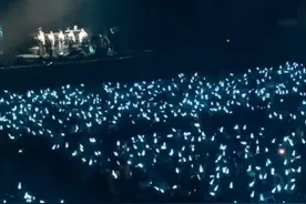 刀郎武汉演唱会上演王炸节目，上万歌迷集体合唱《洪湖水浪打浪》，这是刀郎给武汉特别的献礼。视频封面