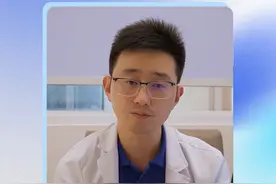 尿着尿着，低头一看发现尿血了！这种情况下，我们应该如何处理？#血尿 #医学科普 #罗德毅视频封面