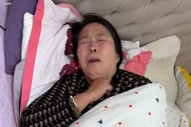 一向活泼开朗的婆婆，今天突然瘫倒了……小乔陪她去医院一项一项检查，从早忙到晚 婆婆很感动……都说老有所依，父母老了，我们就是他们的依靠啊！视频封面