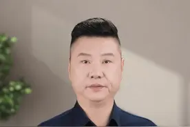 女子裙子粘上不明液体，丈夫闻后果断报警！ #社会百态 #旅游视频封面