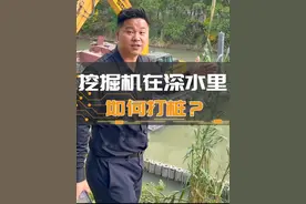 深水工况，挖掘机怎么打桩#挖掘机 #水上打桩 #工程施工