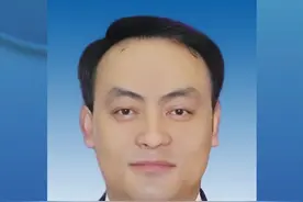 吕来升任陕西省人民政府秘书长 7月30日下午，省十四届人大常委会第十七次会议举行第二次全体会议。
会议经表决，决定任命吕来升为陕西省人民政府秘书长。#陕西人事任免  #陕西dou知道 #热点新闻 #陕西