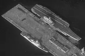 1.2万吨和6.5万吨的差距有多大？当055大驱和辽宁舰同框就明白了