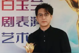 2月27日，上海，靳东回应人生首获“白玉兰”：时隔十几年再演话剧，我要感谢舞台。#靳东 #白玉兰奖视频封面
