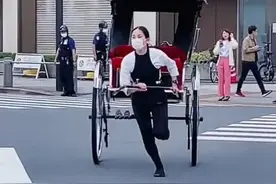 日本美女人力车，只为挣辛苦钱！#人力车 #日本 #科普 #涨知识视频封面