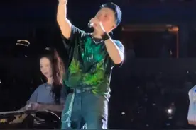 谢霆锋杭州演唱会！！！黄种人！还有特邀弹古筝的小姐姐 #谢霆锋  #谢霆锋杭州演唱会  #黄种人