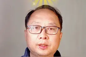李锋博士不幸去世，年仅48岁。生在当下，活着就好。 生在当下，活着就好。李锋博士不幸去世，年仅48岁。由于李锋博士生前是一位著名的学者，尤其是在改革创新方面，做出了卓越的贡献。所以，他的去世，引发了很多猜测。因为，最近几年以来，我国有多位杰出的科学家、发明家、研发人，都是英年早逝。以至于大家都不敢相信，不愿意相信，他们怎么就这样突然离开了这个世界？是不是有更深层及的原因？
李锋是上海华略智库改革创新研究院院长、南京大学自贸区综合研究院研究员。工作期间，李锋完成了几十项重大研究课题，并多次获得国家级、省部级奖项。为我国开放型经济、自贸区港改革等领域的研究做出了卓越贡献。
所以，李锋的突然去世，难免不引起大家的猜测。我们要坚定信念，不信谣不传谣。#李锋博士 #改革创新视频封面