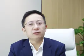 倒酒被领导问“到我这儿怎么就半杯了”，怎么回？ #职场 #人际关系 #高情商聊天视频封面