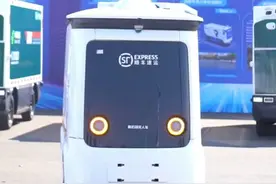 云南首批！昆明无人配送车“持证上岗”上路啦#有一种叫云南的生活 #科技改变生活 #无人配送车 #昆明视频封面