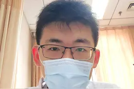 一期假体植入术后多年，复发乳头湿疹样癌，手术怎么做？ 38岁的女性患者，若干年前做过乳腺癌的保留乳头乳晕的皮下腺体切除术，加上一期假体植入术，这次有复发， 诊断是Paget病（乳头的湿疹样癌），但是这次手术她不想把假体取出来，手术就是把乳头局部的扩大切除#医学科普 #硬核健康科普行动  #乳腺健康 #乳腺癌 #医疗创作者培优计划视频封面