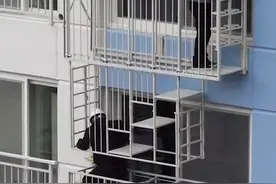 不可思议的变形逃生阳台，可自上而下连接，防盗窗秒变逃生云梯 #火灾 #逃生楼梯 #科技 #知识前沿派对