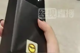 地铁乘车最多能带几个充电宝？多地地铁客服回应。