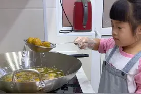 爷爷说冬天要多吃萝卜，把萝卜做成炸萝卜丸子可好吃啦 #萝卜丸子 #好吃到停不下来 #骗你生女儿 #炸丸子 #美食vlog视频封面