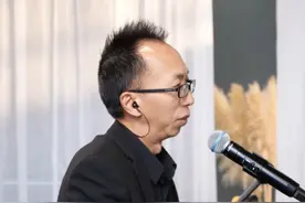 你说你爱了不该爱的人，你的心中满是伤痕 #梦醒时分 #唱歌给你听 #钢琴弹唱 #经典老歌