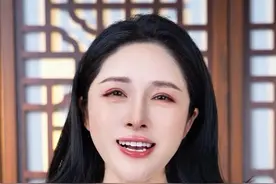 两只流浪狗救下同类，让无数网友感动落泪。 #流浪狗 #感人 #救援现场 #曹小月 #抖音热评视频封面