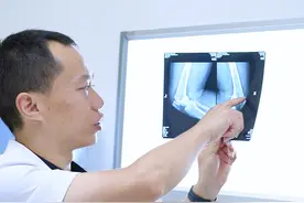 膝盖无力，髌骨磨损，医生提出的三大建议#关节疼痛 #膝关节疼痛 #关节医生李辉 #膝盖疼痛视频封面