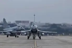 【直击东部战区位台岛周边联演】4月1日开始，中国人民解放军东部战区组织陆军、海军、空军、火箭军等兵力，位台岛周边组织舰机多向抵近台岛，重点演练海空战备警巡、夺取综合制权、对海对陆打击、要域要道封控等科目，检验战区部队联合作战实战能力。视频封面