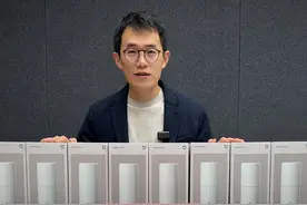 我准备了100件新年礼物送给大家，今天晚上8点，不见不散！视频封面