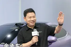 余承东：华为的智能座舱一直在进步。 在攻克相关的技术后，我们智能座舱和智能驾驶这两个双天花板是会永远在那里的。
#鸿蒙智行 #余承东 #华为智能座舱 #智能驾驶 #成都车展视频封面