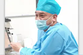 你们爱看的门诊花絮又来啦！怼人名场面+温柔大暖男，你们更喜欢哪个呢？
#诊室日常 #医者仁心 #我的门诊故事 #医院趣事 #上海九院视频封面