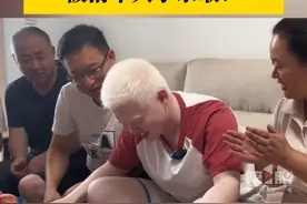 用放大镜看书，用望远镜看黑板！#白化病少年高考以688分考入清华大学 ，打开录取通知书的这一刻，所有的努力都具象化了！视频封面