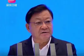 广东省省长王伟中: 分期推出百万优质岗位 招聘贯穿全年 3月16日，2025年全国城市联合招聘高校毕业生春季专场活动启动仪式暨“百万英才汇南粤”春季大型综合招聘会在广州举行。王伟中强调今天的广东比以往更加重视人才，渴求人才，珍爱人才，将推出百万优质岗位招聘贯穿全年。#百万英才汇南粤  #经济第一大省在线摇人视频封面