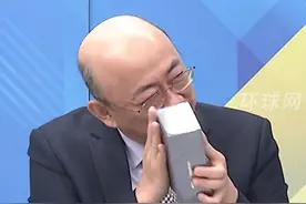 台名嘴郭正亮中秋节当天收到华为新手机：要在被窝里开箱，好像娶到老婆一样视频封面