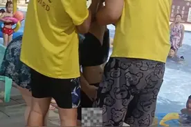 9月5日， 重庆。男孩溺水，救生员错误救援，采用“倒立控水”法，差点酿成大祸。#溺水救援现场 #倒立控水 #游泳安全第一视频封面