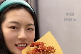 #江苏 #南通 丈夫连续28天给坐月子妻子送鲜花28朵，一天一枝愿她每天笑靥如花。原视频：@阿楠花花夫妇 