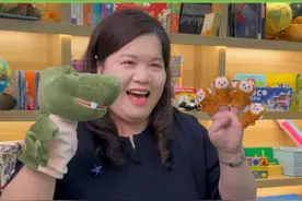 五只小猴子荡秋千续集又来啦！小猴子和鳄鱼发生了什么故事呢！#英文儿歌 #英语启蒙 #早教  #幼儿音乐律动 #亲子视频封面