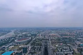 泸州，在四川排名至少第三吧。泸州是我国军工重镇视频封面