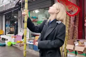 外国人第一次见到甘蔗 #洋盆友 #老外在中国 #中外差异 #外国人吃中国美食视频封面
