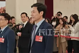 雷军亮相十四届全国人大三次会议首场“代表通道”