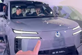 全家三代人的满意之选？ #腾势N8L #腾势N8L大六座安全豪华SUV #家庭豪华大六座该有的样子 #dou是好车 #公路伝说