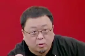 罗永浩吐槽北京车展大佬互捧：竞争对手假模假式的看着挺怪的，“尬聊、笑里藏刀、笑面虎”视频封面