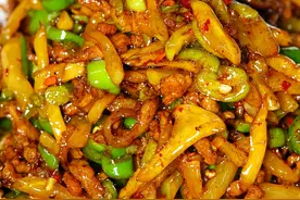 榨菜+肉丝+皮蛋 这组合一口封神！ #榨菜肉丝皮蛋 #下饭菜 #美食教程 #真材实料才能做出好味道 #湘菜视频封面