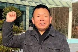 曾经拼命想逃离的地方，30年后我又义无反顾的回来了。在乡村振兴的号召下我放着年产值一两个亿的工作不去管理，最终还是选择了返乡创业。在我眼里家乡的一草一木都充满生机和希望，我想将城市的便捷和家乡的质朴融合，带动家乡发展。返乡创业能让年轻人留在乡村的同时又能增加老乡们的收入，我相信在我们一起努力下，乡村一定会越来越美，加油新农人！#我的乡村生活 #记录真实生活 #新农人计划2025  #农村生活视频封面