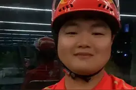 4月28日报道，90后独臂外卖小哥转职成京东全职骑手，当事人：刚转正，下月缴纳五险一金，“以前月入7500元，现在京东11天收入4900元”