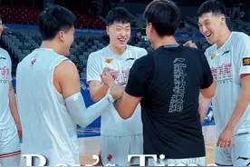 现在是赵睿时刻#dou来为cba加油 #赵睿 #徐杰 #广东宏远视频封面