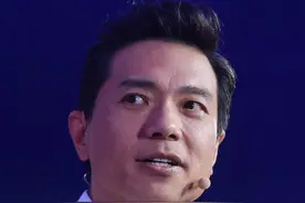 李彦宏与太太的感情之路：相识6个月便闪婚，结婚当天才订饭店#李彦宏 #百度 #感情 #婚姻 