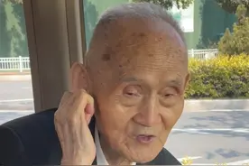 6月11日，山东菏泽，88岁台湾老兵高秉涵再回故乡，回忆当年战乱中的逃亡。“妈妈拧着我的耳朵，跟我说一定要活下去！”#山东dou知道视频封面