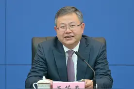 春节期间“两江四岸”每天将进行灯光常态化展演 #重庆灯光秀视频封面